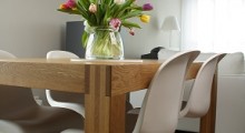 Mesa con tulipanes. Mesa con tulipanes.